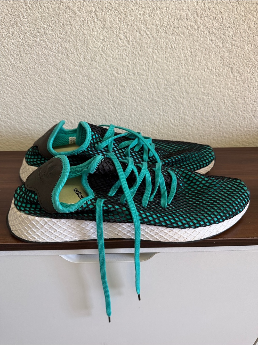 New Adidas  men’s Teal and Black Mesh Lace-Up Sneakers  size 14